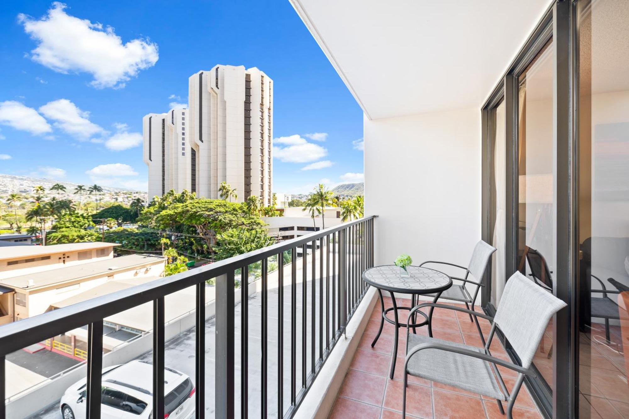 Cozy Waikiki Getaway, Stroll To Beach With Free Parking Honolulu Exterior photo