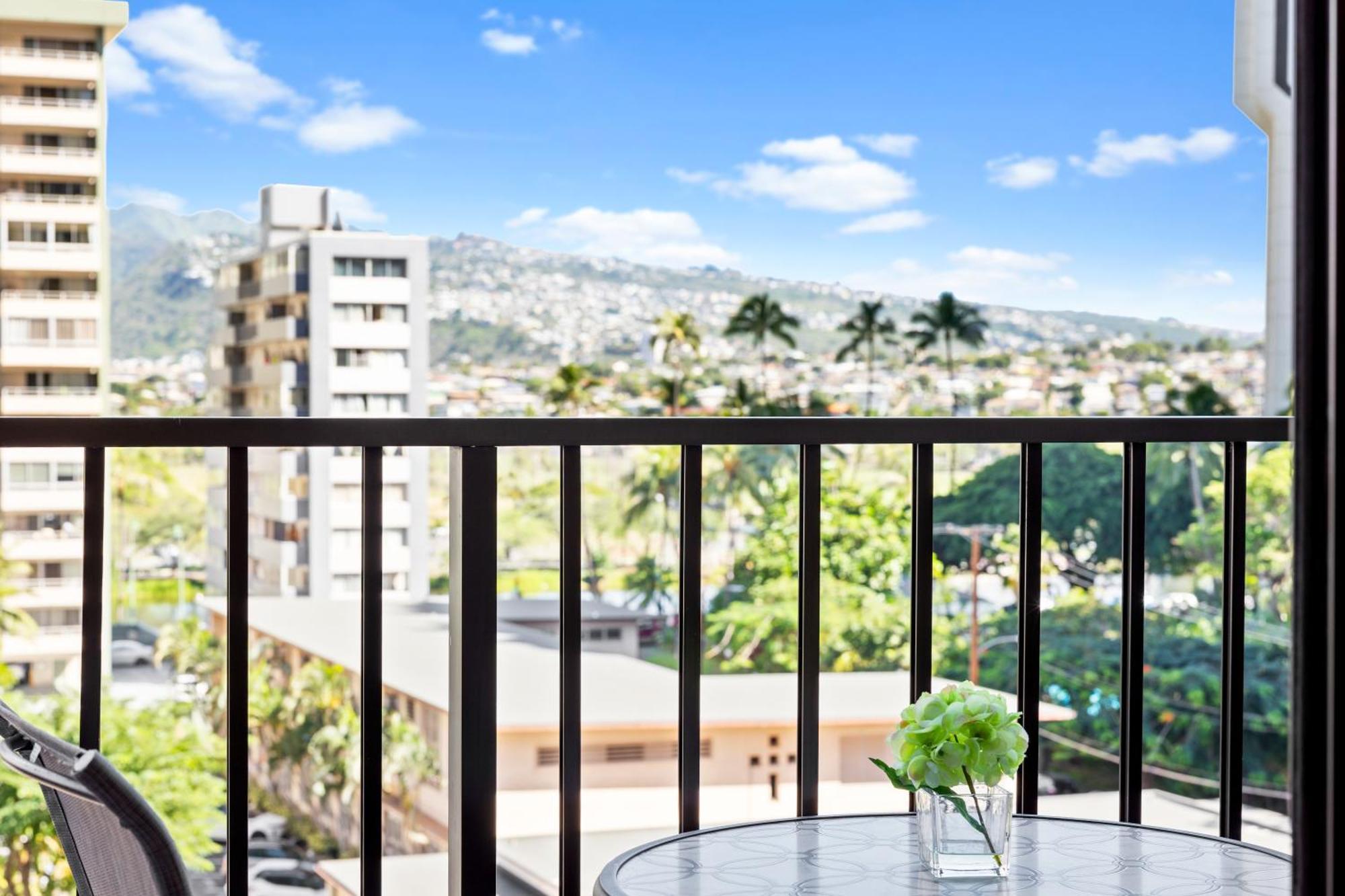 Cozy Waikiki Getaway, Stroll To Beach With Free Parking Honolulu Exterior photo
