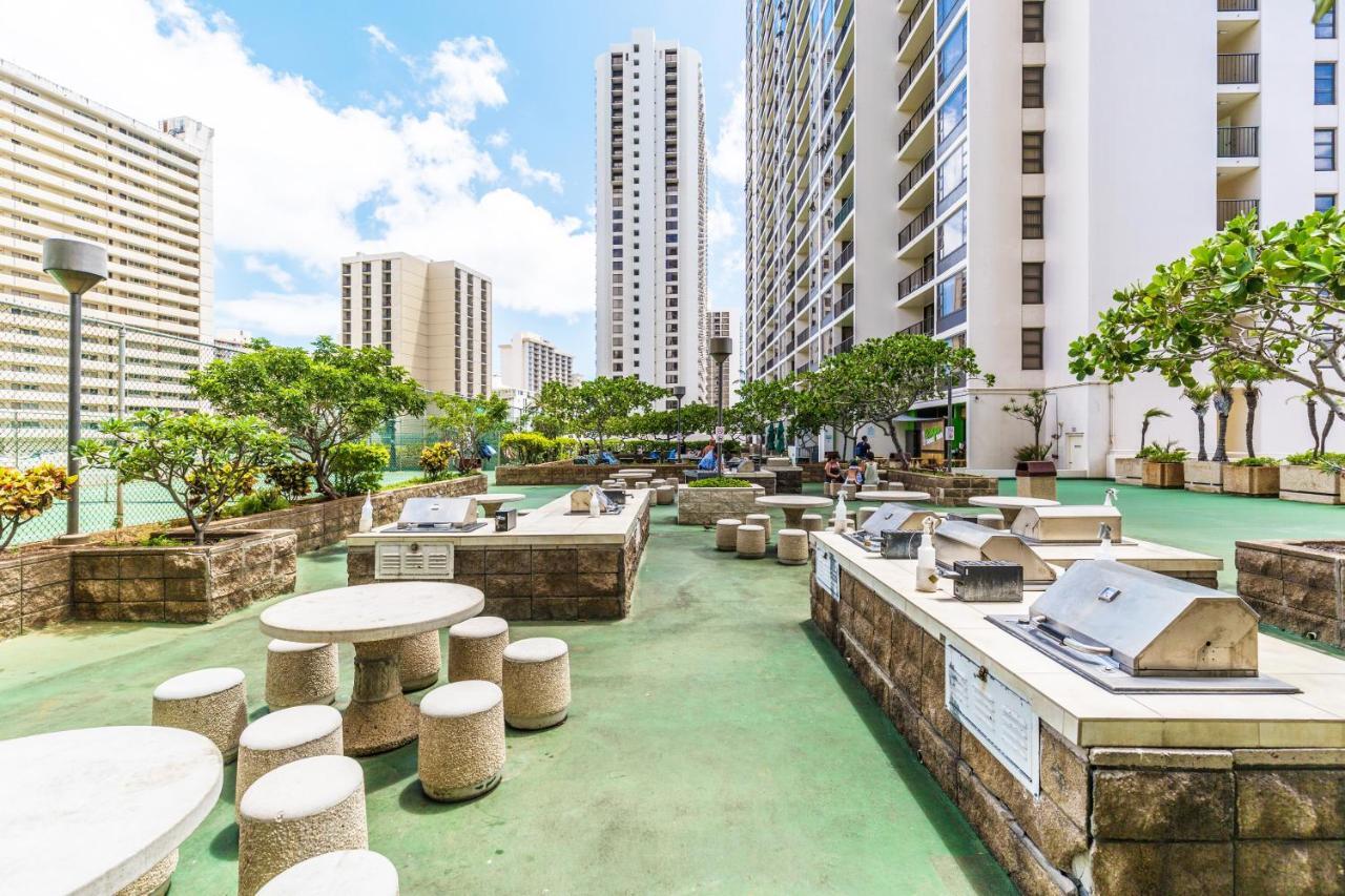 Cozy Waikiki Getaway, Stroll To Beach With Free Parking Honolulu Exterior photo